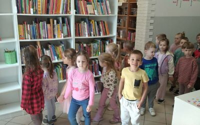 Radosna i pełna ciekawości świata grupa „Zajączki”